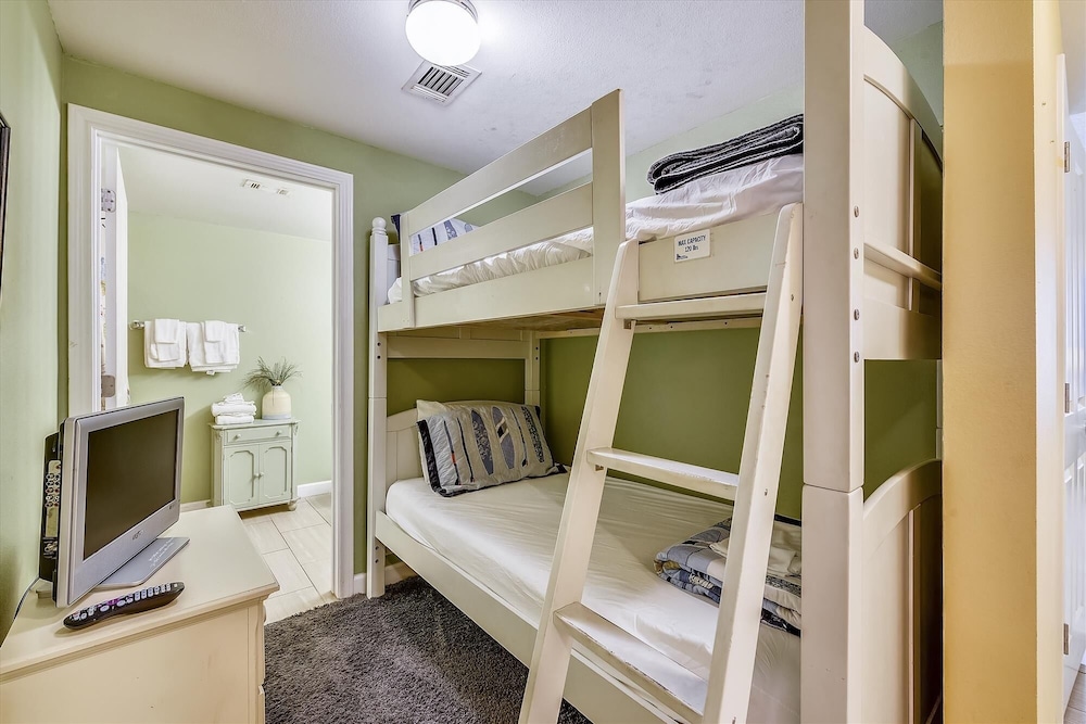 Condo, 2 Bedrooms
