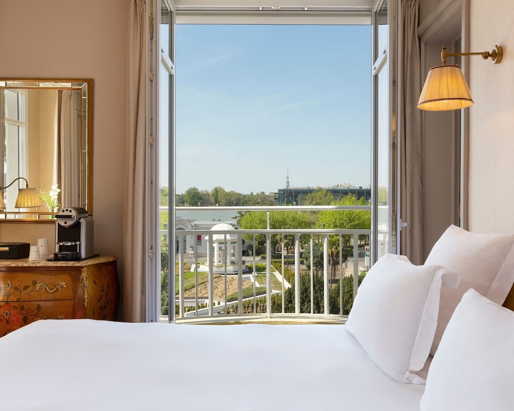 Deluxe Room, Lake View - Photo 1