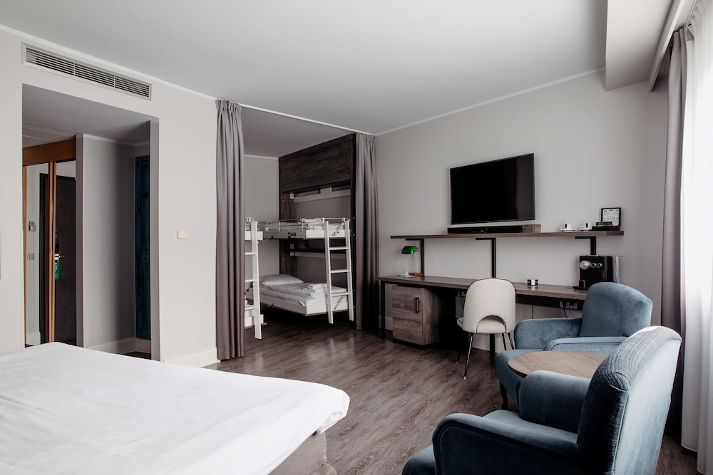 Premium Suite (Family)