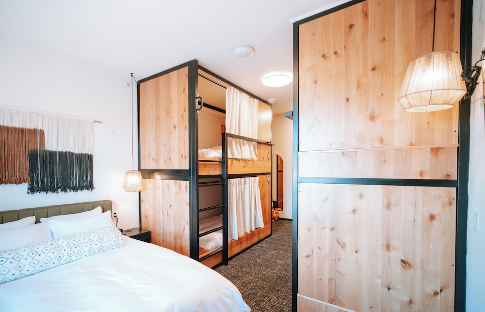 Family Room, Multiple Beds