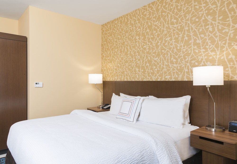 Room, 1 King Bed (Hearing Accessible) photo 1