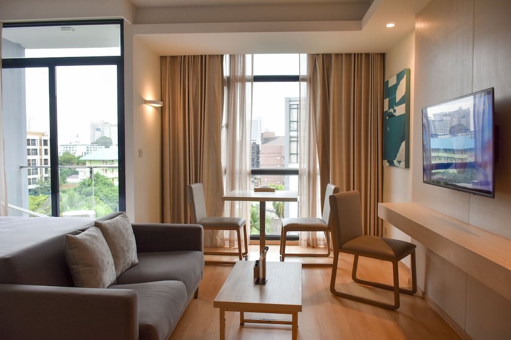 Deluxe Room, Pool View - Photo 12