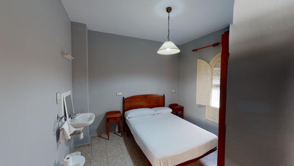 Basic Double Room, Shared Bathroom - Photo 1