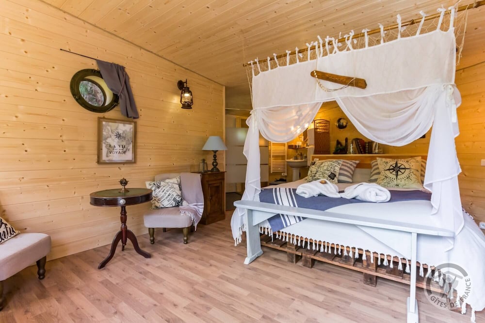 Comfort Cabin, 1 Queen Bed