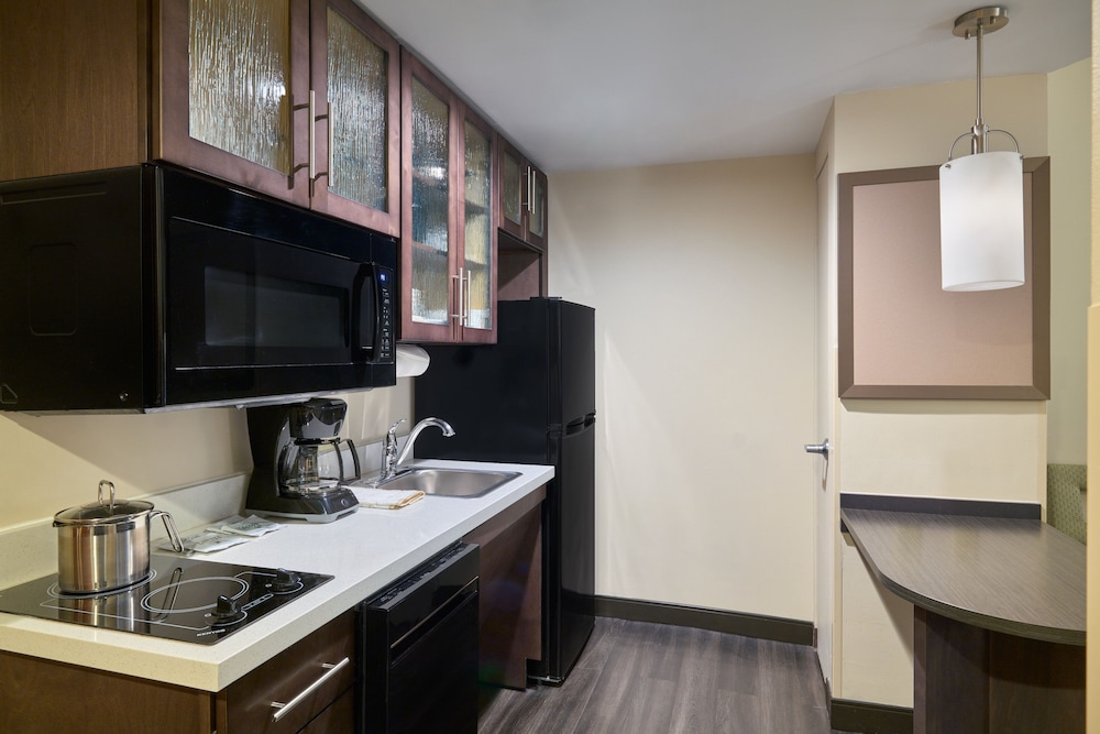 Suite, 1 Bedroom, Accessible (Roll-In Shower)