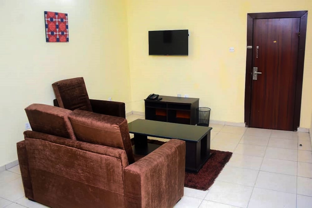 Executive Suite - Photo 7
