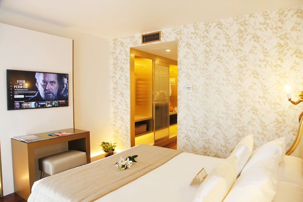 Superior Single Room (Gold Views)