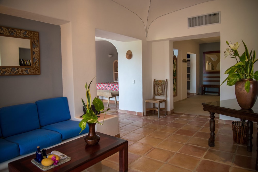 Oceanfront Deluxe Grand Suite - Photo 7