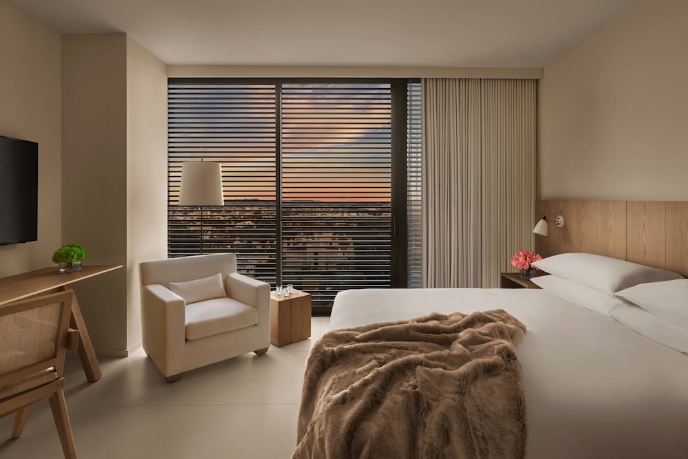 Standard Room, 1 King Bed