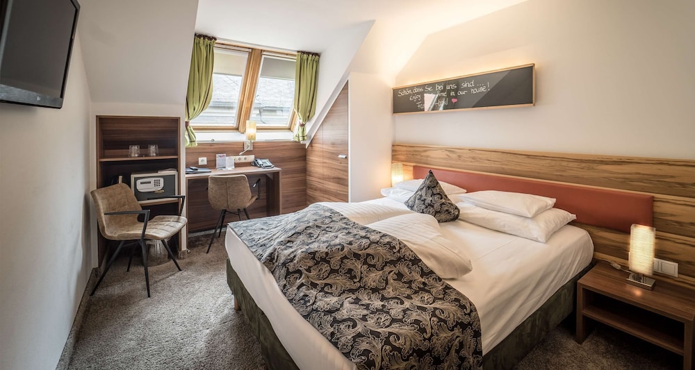 Classic Room, 2 Twin Beds - Photo 1