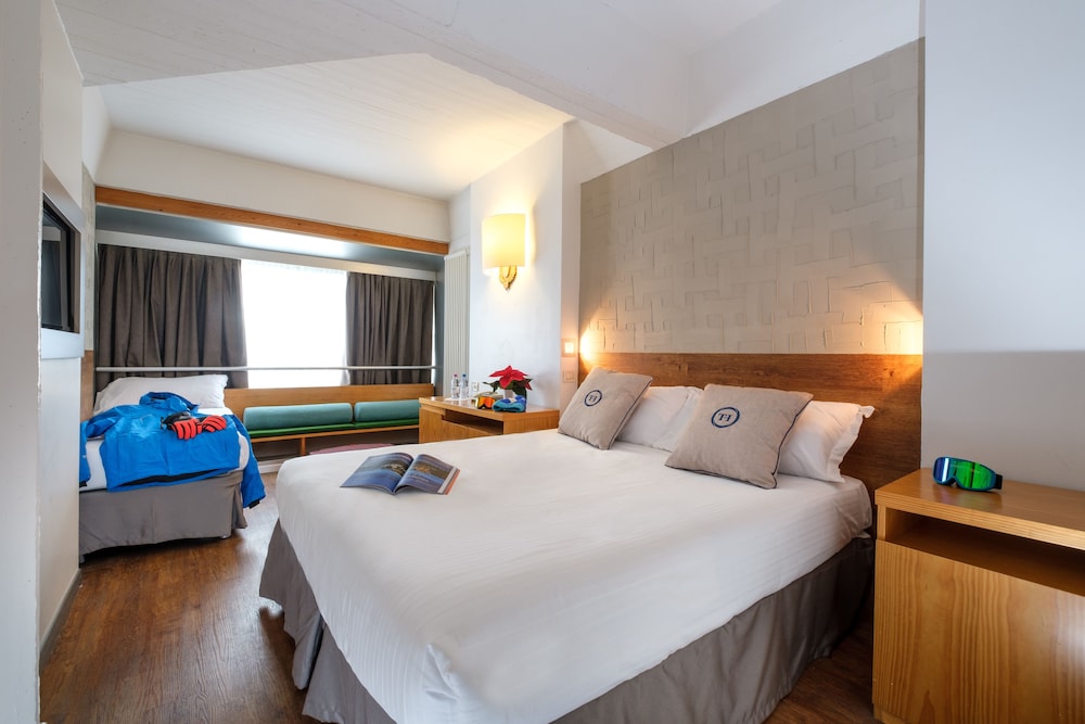 Classic Triple Room (2 adults + 1 child) photo 1