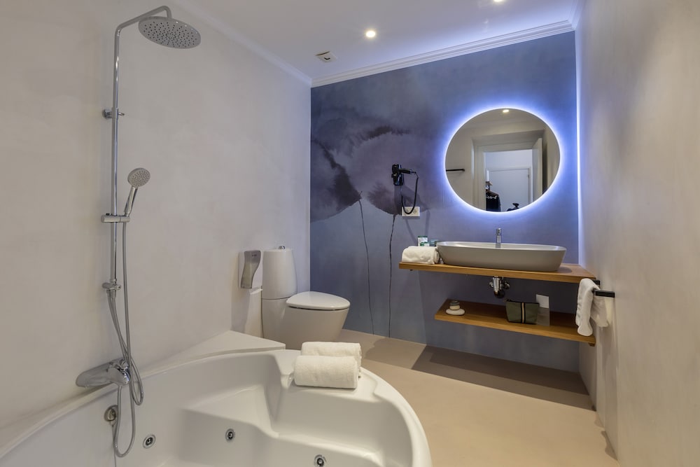 Premium Double Room, Jetted Tub - Photo 6