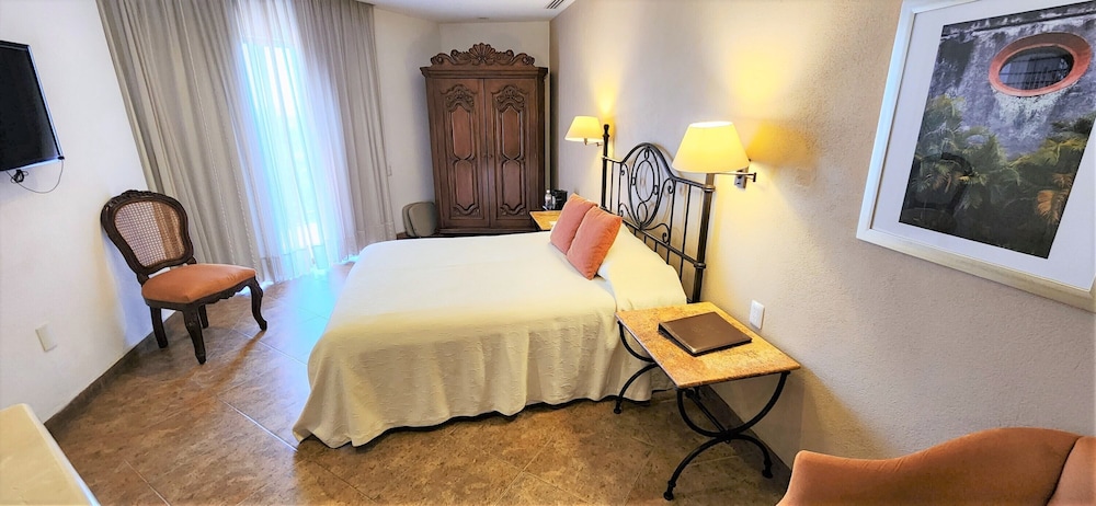 Deluxe Room, 1 Queen Bed