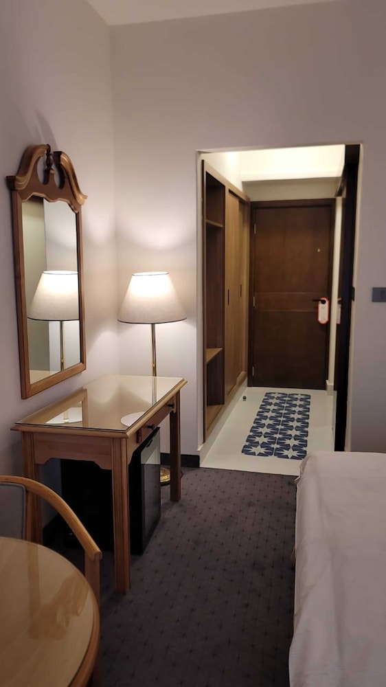 Deluxe Double or Twin Room - Photo 7