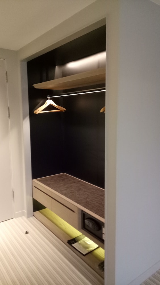 Twin Room - wheelchair accessible photo 1