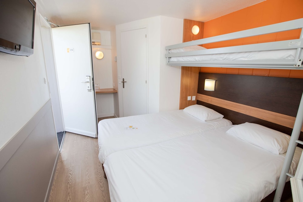 Standard Room, 3 Twin Beds - Photo 4