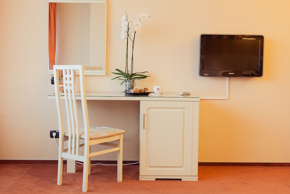 Double or Twin Room - Photo 2