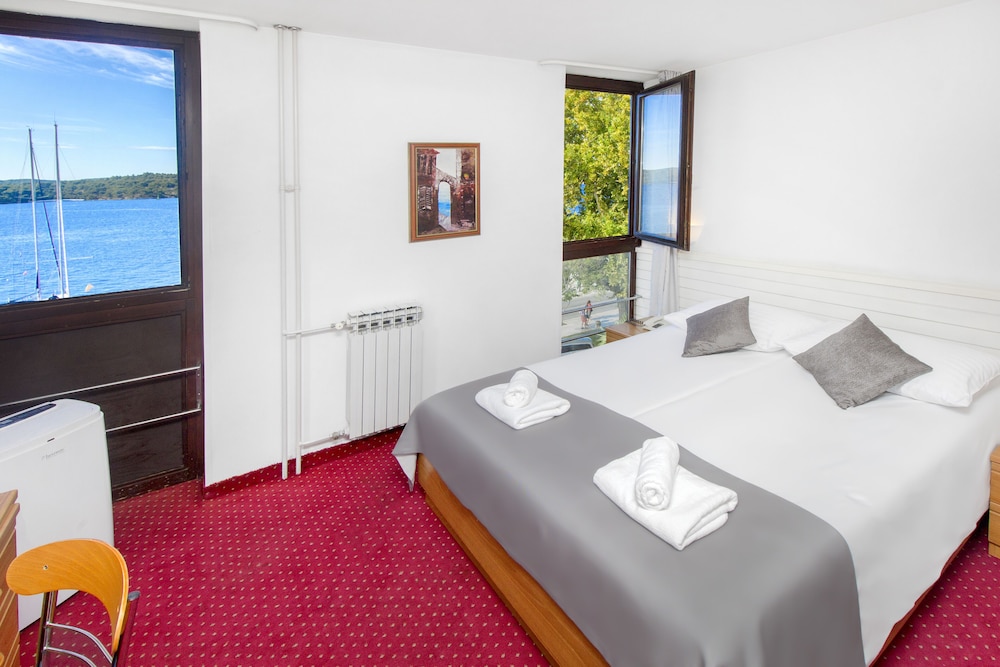 Double Room, Sea View - Photo 13