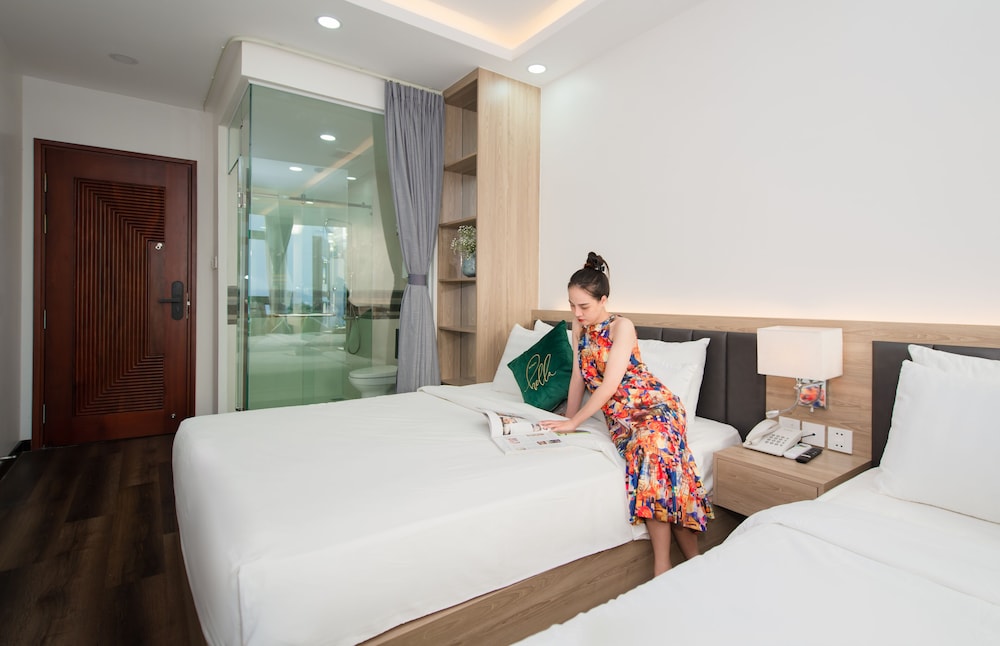 Family Room, 2 Queen Beds, City View