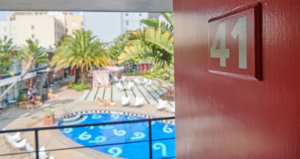 Superior King with Pool View