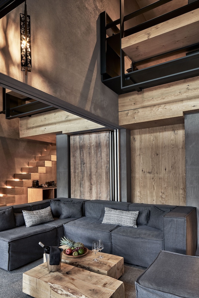 Signature Suite with Two Pools