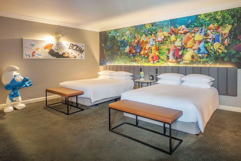 Family Room, 2 Queen Beds (Fun Smurf)
