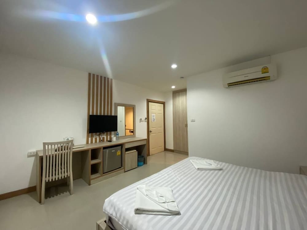 Standard Double Room - Photo 11