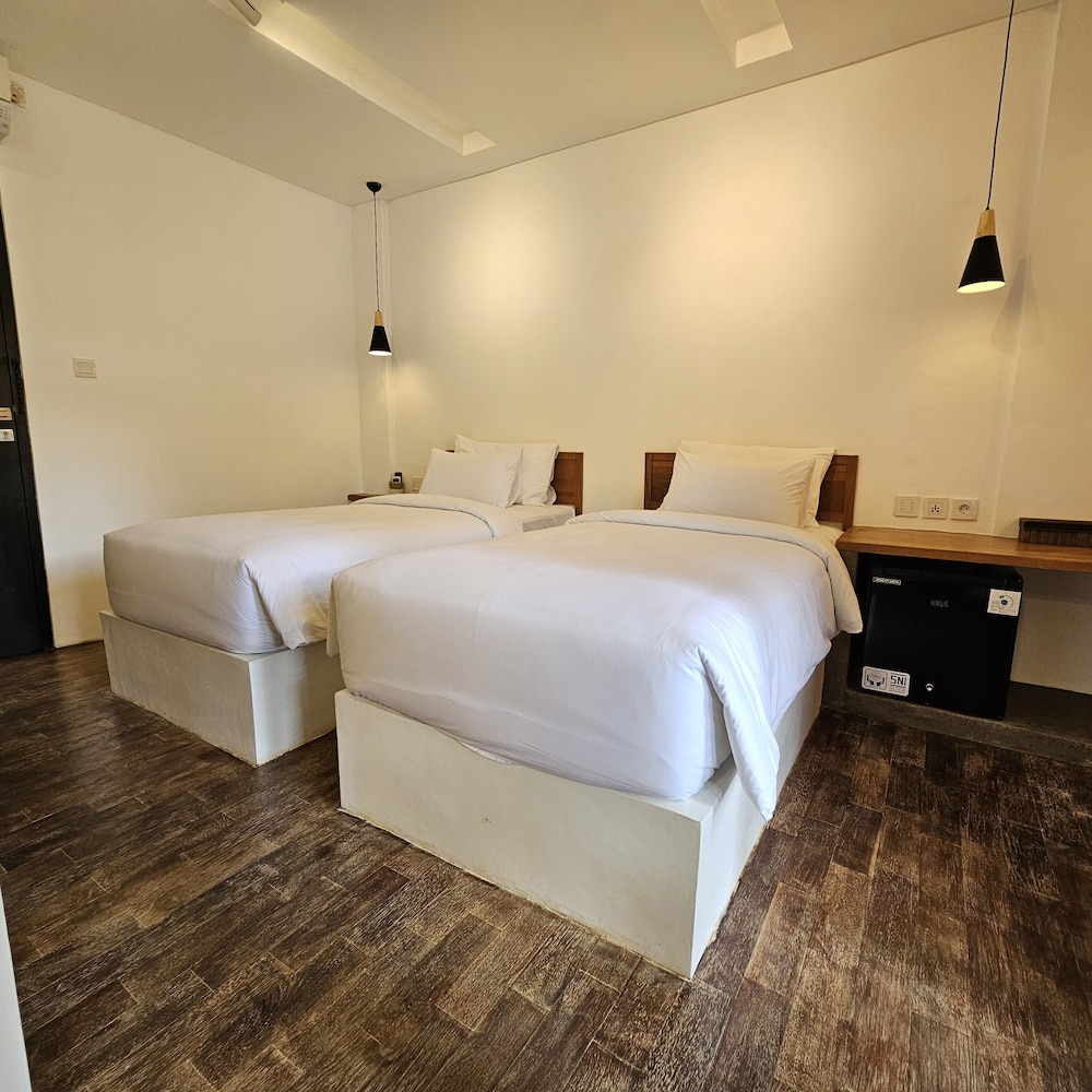 Standard Twin Room - Photo 4