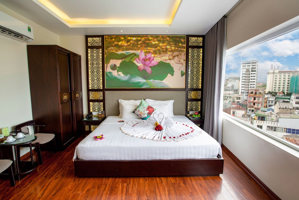 Suite, Balcony, City View photo 2