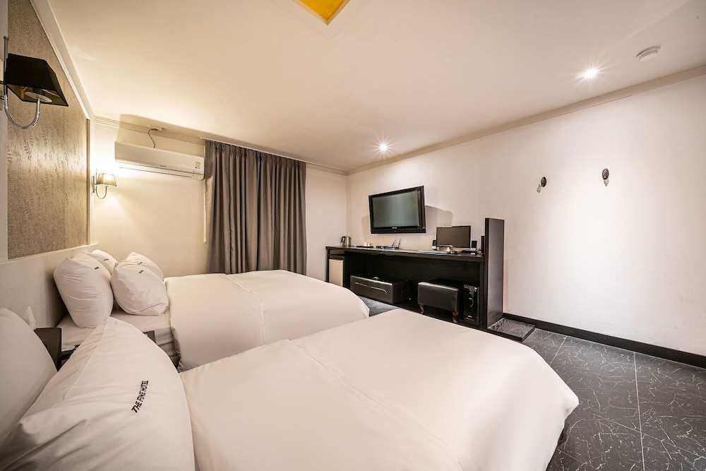 Deluxe Twin Room photo 2