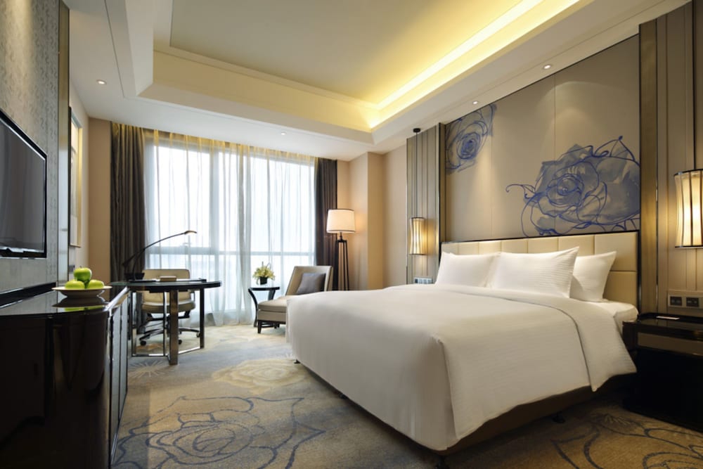 Deluxe King Room photo 1