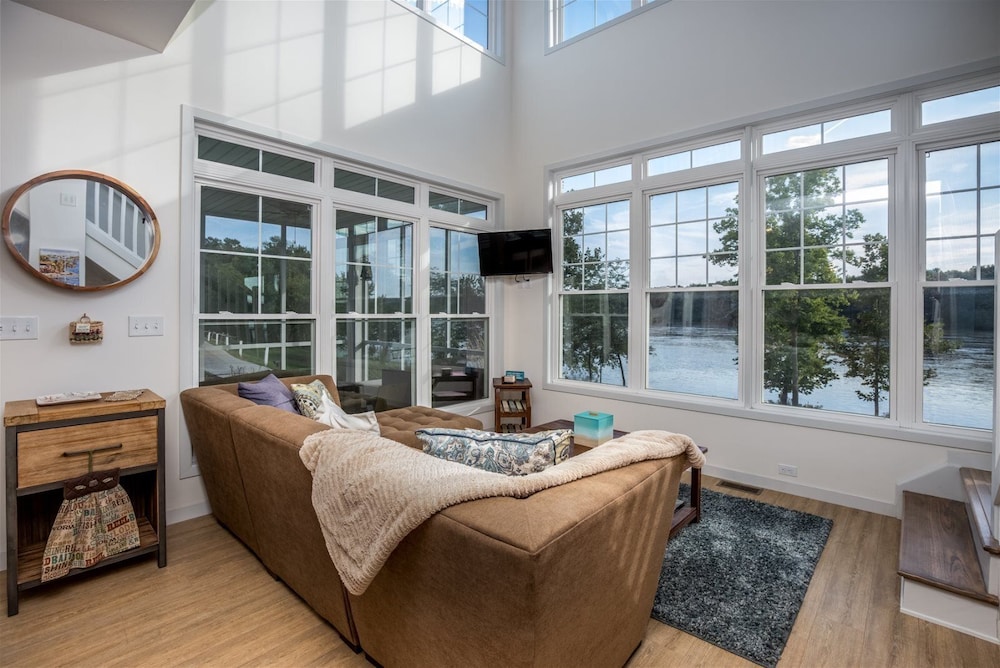 House, 1 King Bed (Bow Wow on the River) photo 2