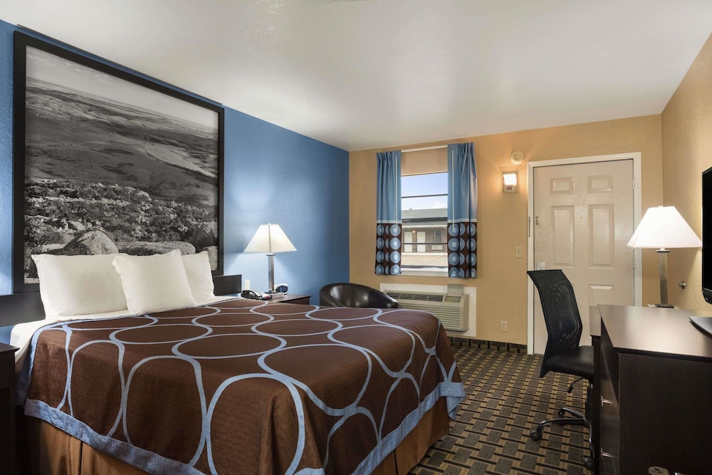 Room, 1 Queen Bed, Non Smoking - Photo 1