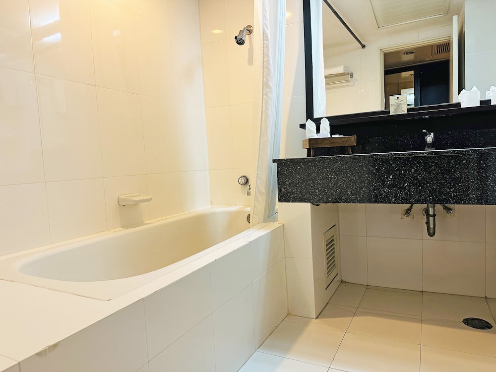 Deluxe Double Room - Photo 9