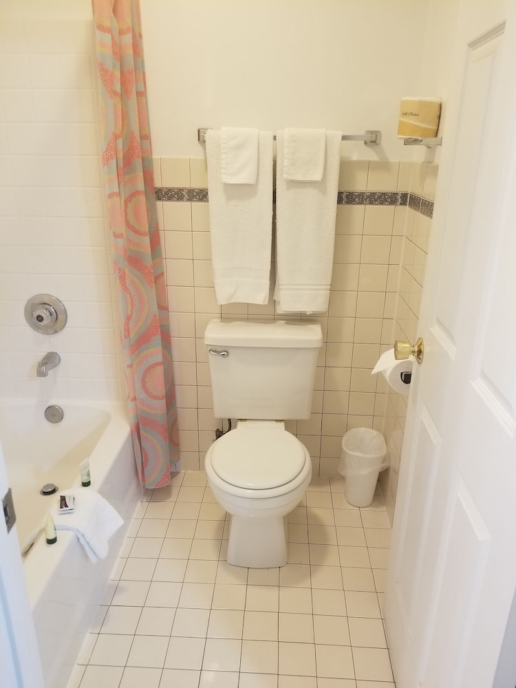 Deluxe Room, 2 Queen Beds, Non Smoking (Deluxe Double Queen) photo 2