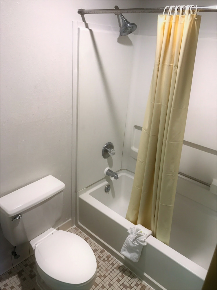Non-Smoking, Standard Room, 2 Double Beds photo 3