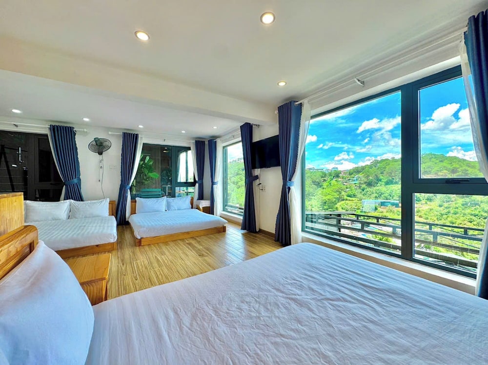 Junior Room, 1 Queen Bed, Mountain View