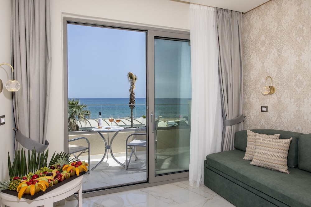 Comfort Twin Room, Sea Facing photo 2