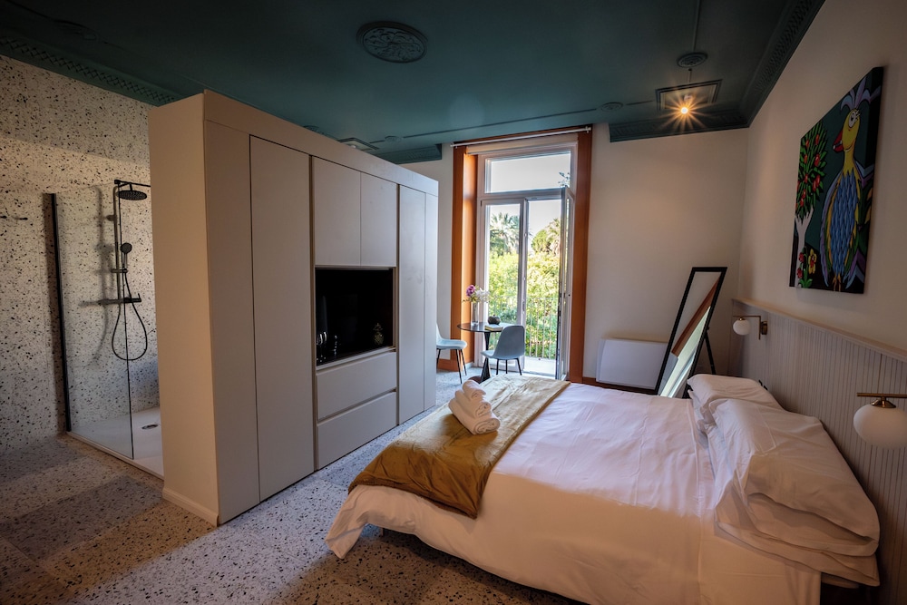 Room, Balcony, Mountain View photo 1