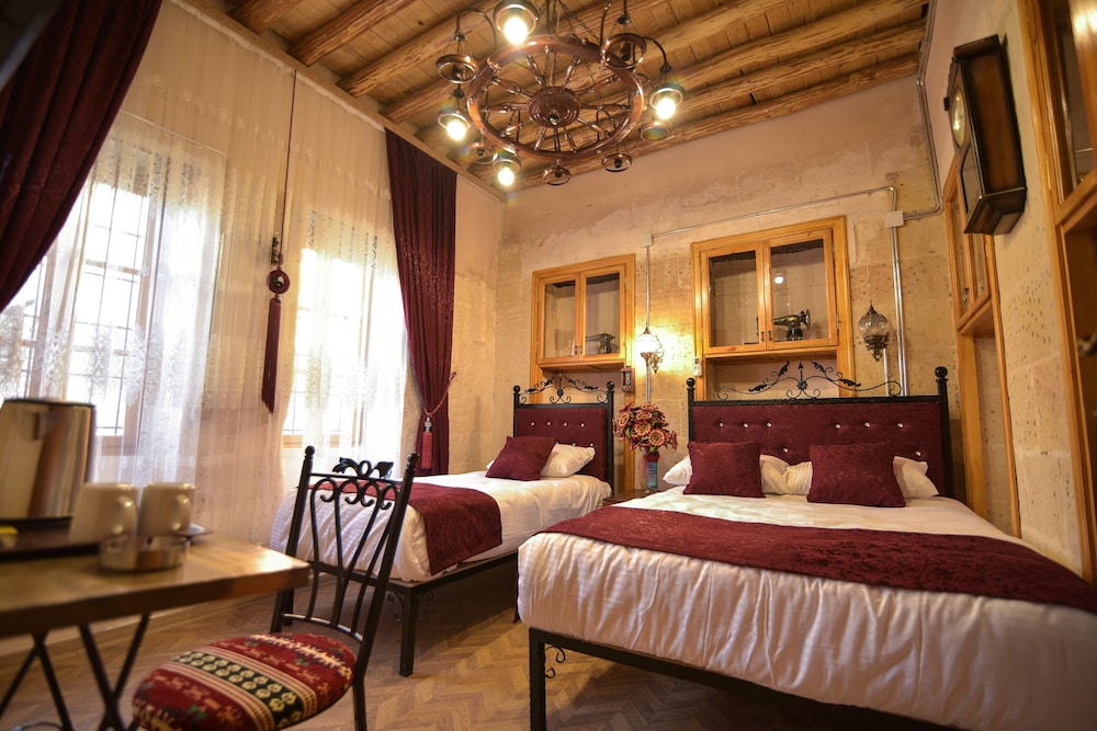 Honeymoon Room photo 1