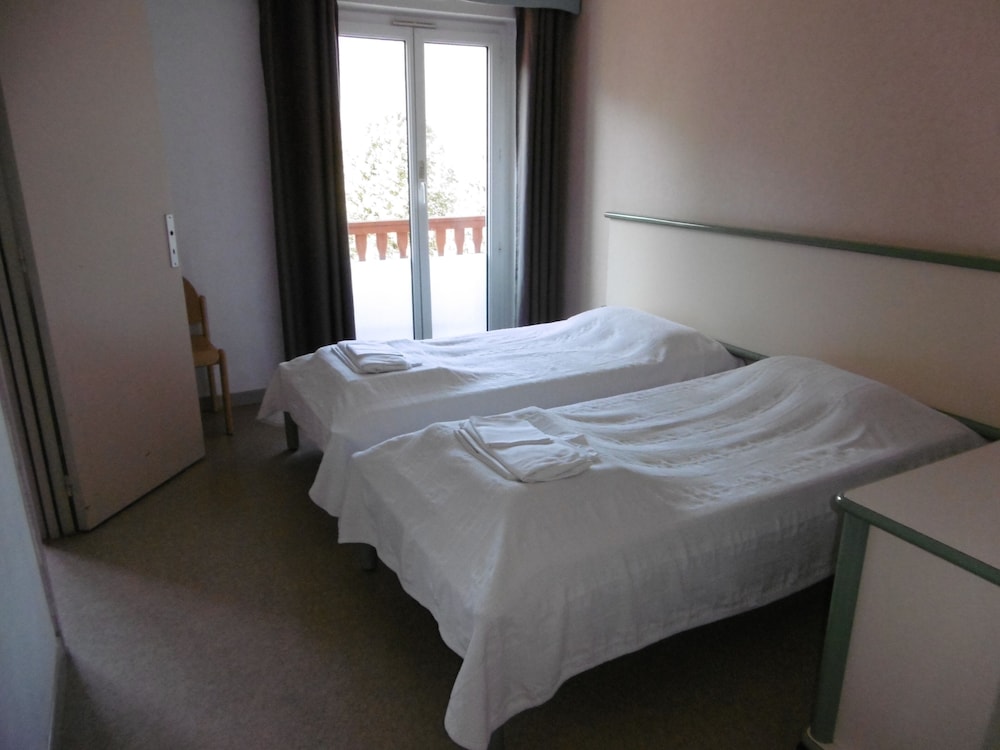 Twin Room with Ensuite Bathroom photo 3
