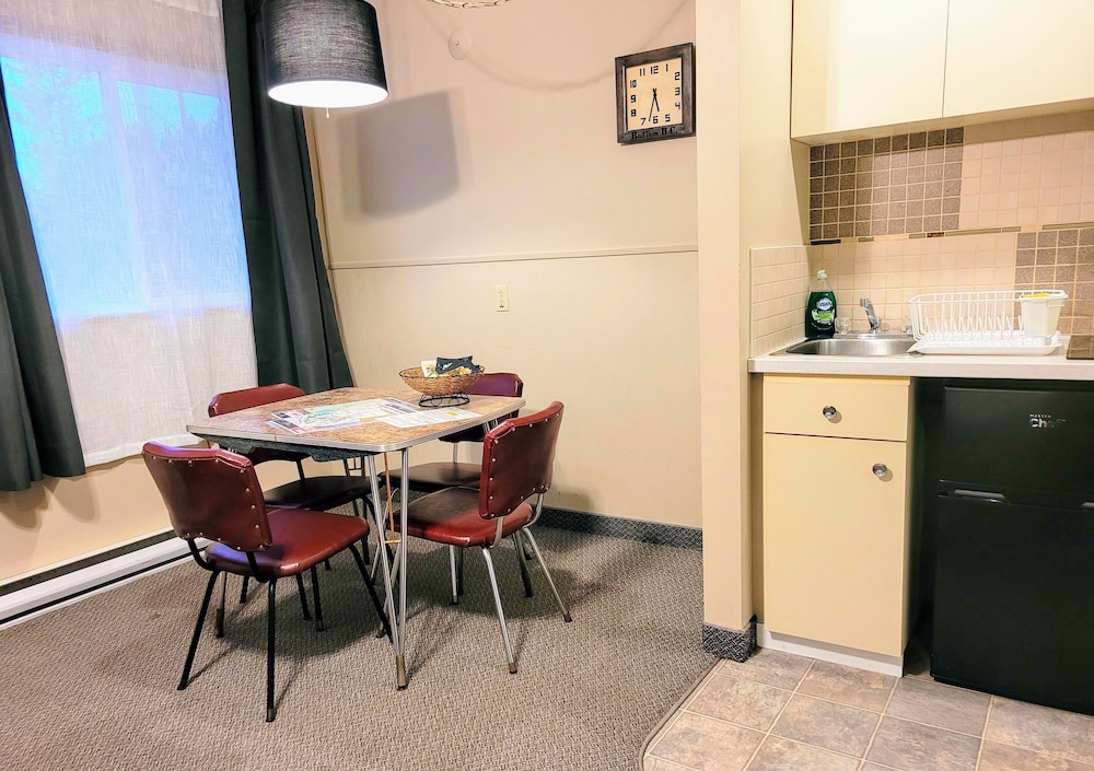 Superior Suite - Photo 7