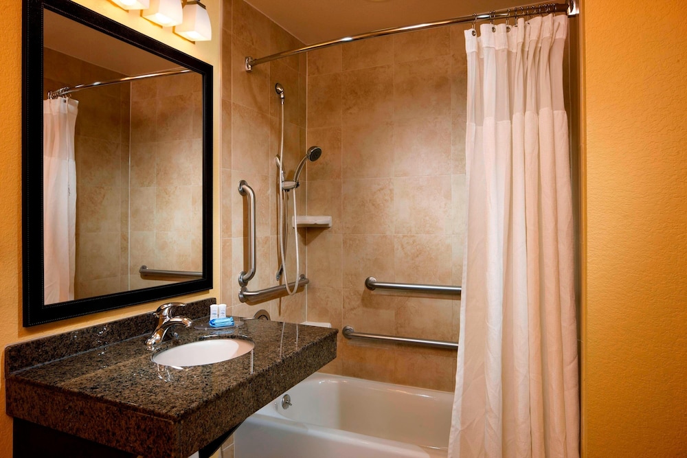 Executive Studio Suite, 1 King Bed with Sofa bed - Photo 4