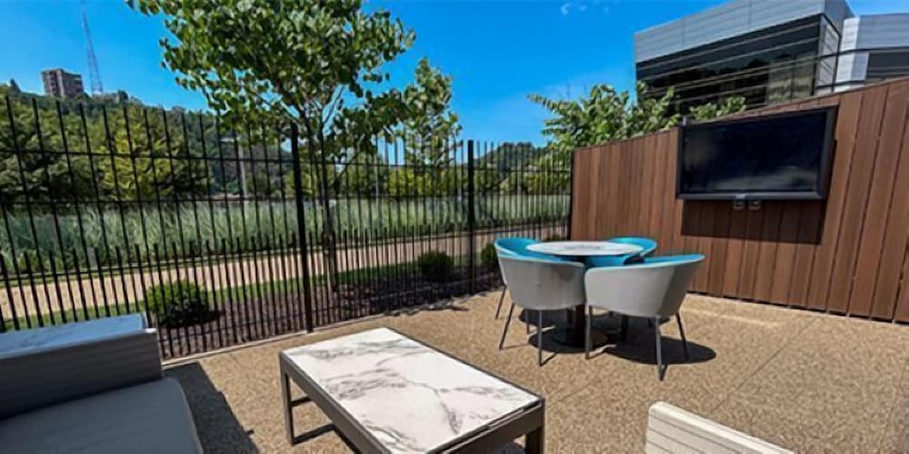 Suite, 2 Queen Beds, Terrace, River View photo 2