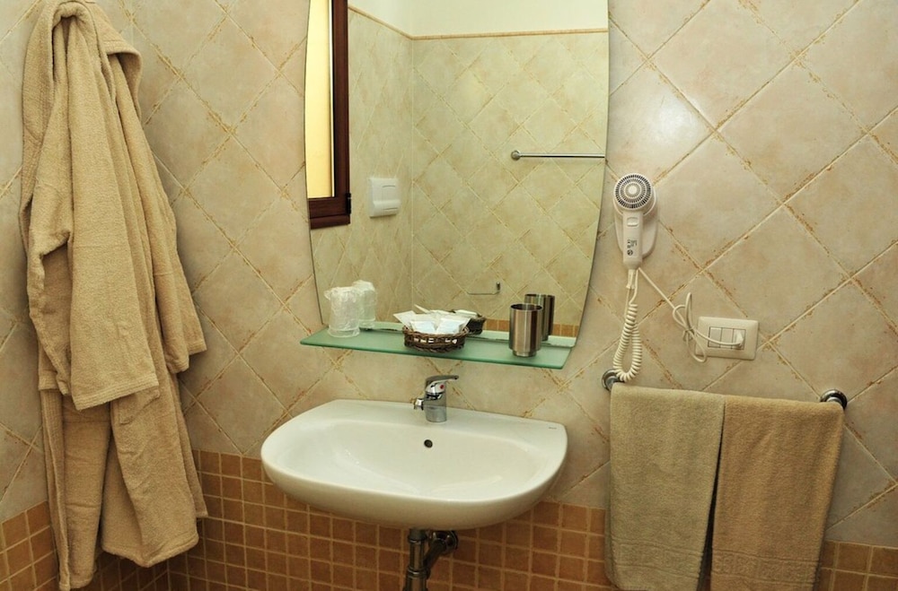 Standard Double or Twin Room photo 3