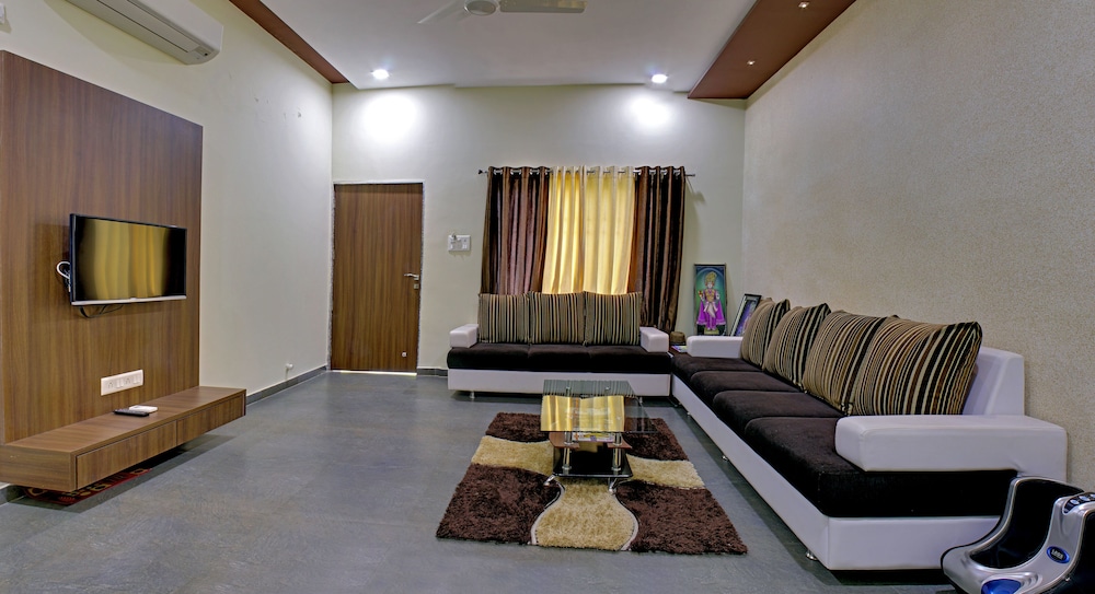 Royal Villa photo 3