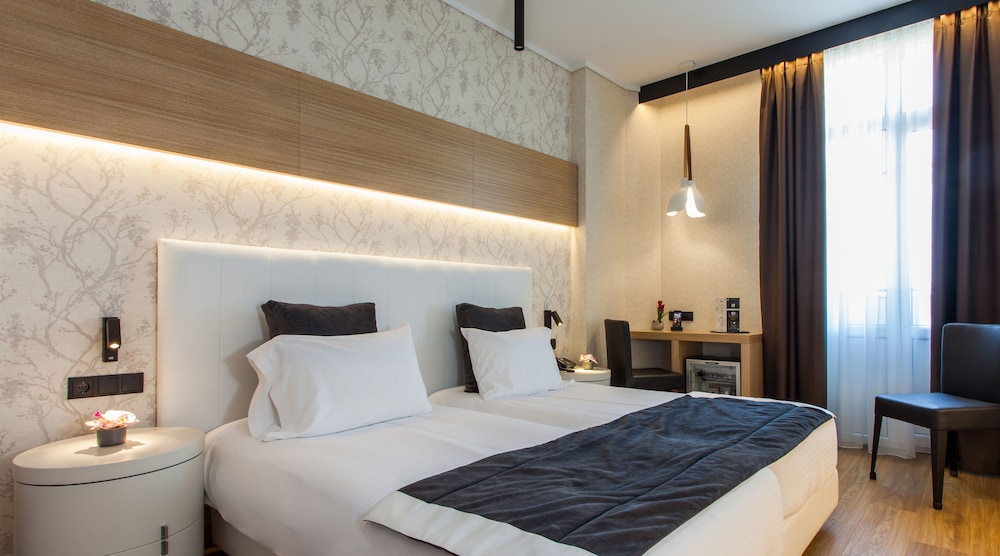 Standard Twin Room - Photo 6