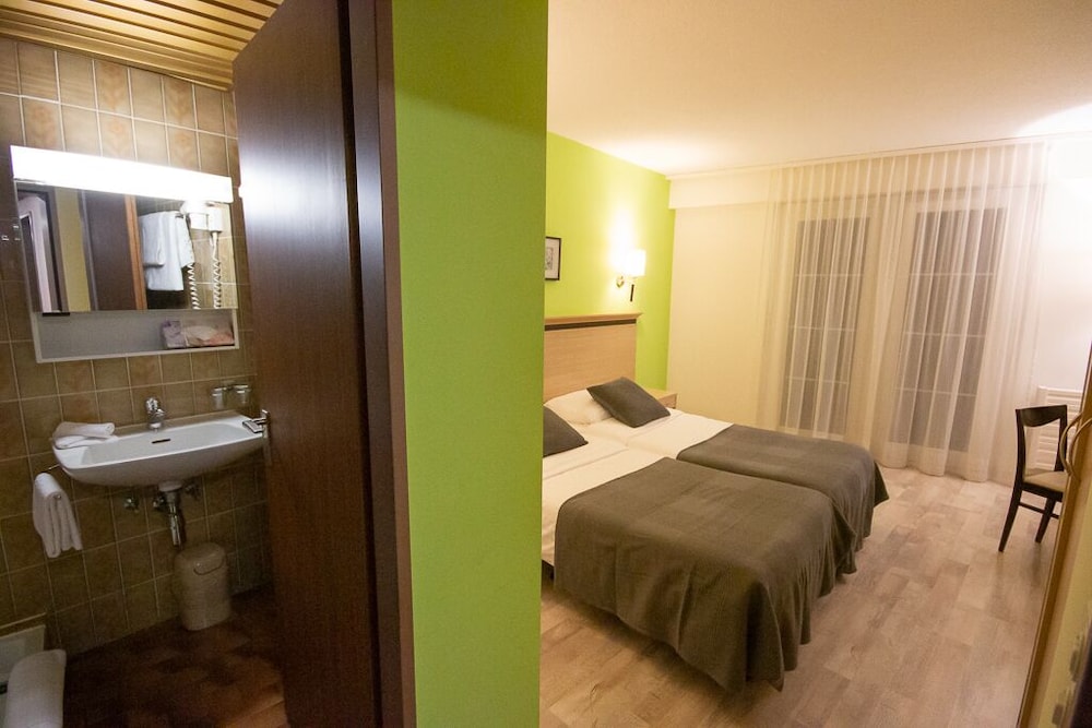 Standard Double Room photo 2