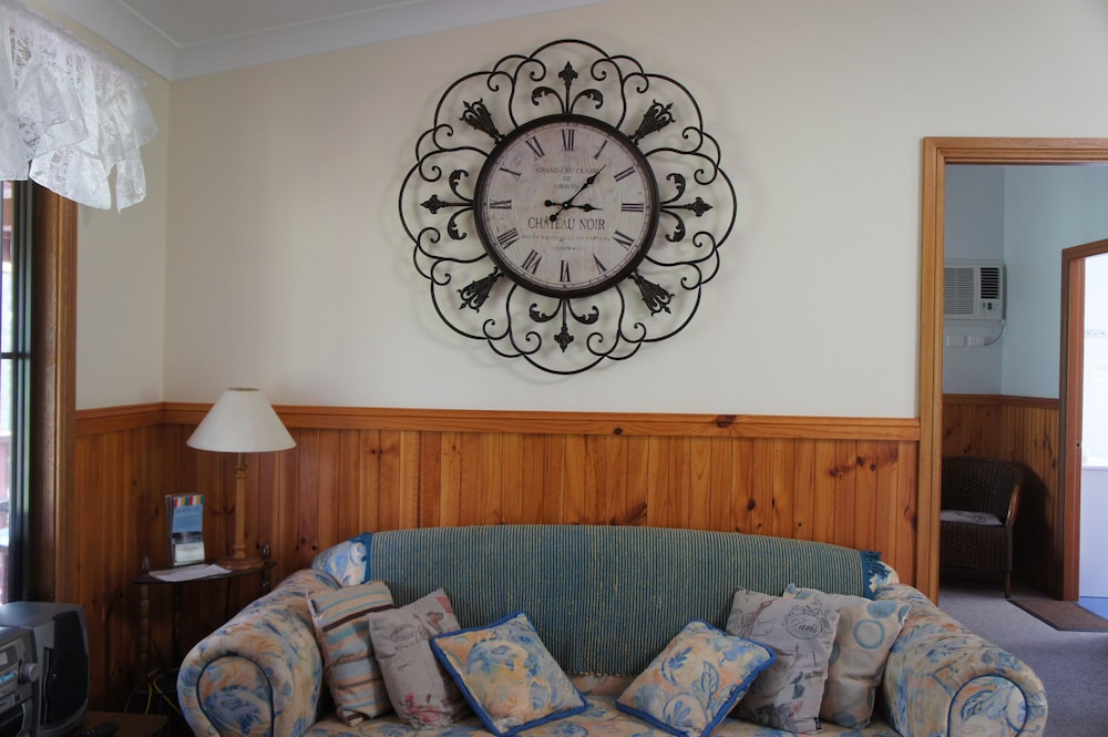 Elegant King Spa Suite photo 2
