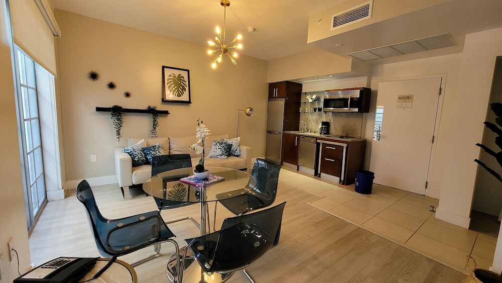 One-Bedroom King Suite